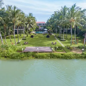 Emerald Riverside Resort